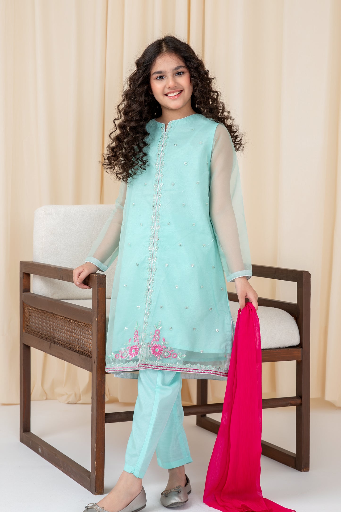 Aqua Grace Embroidered Kurta Set - 3pc